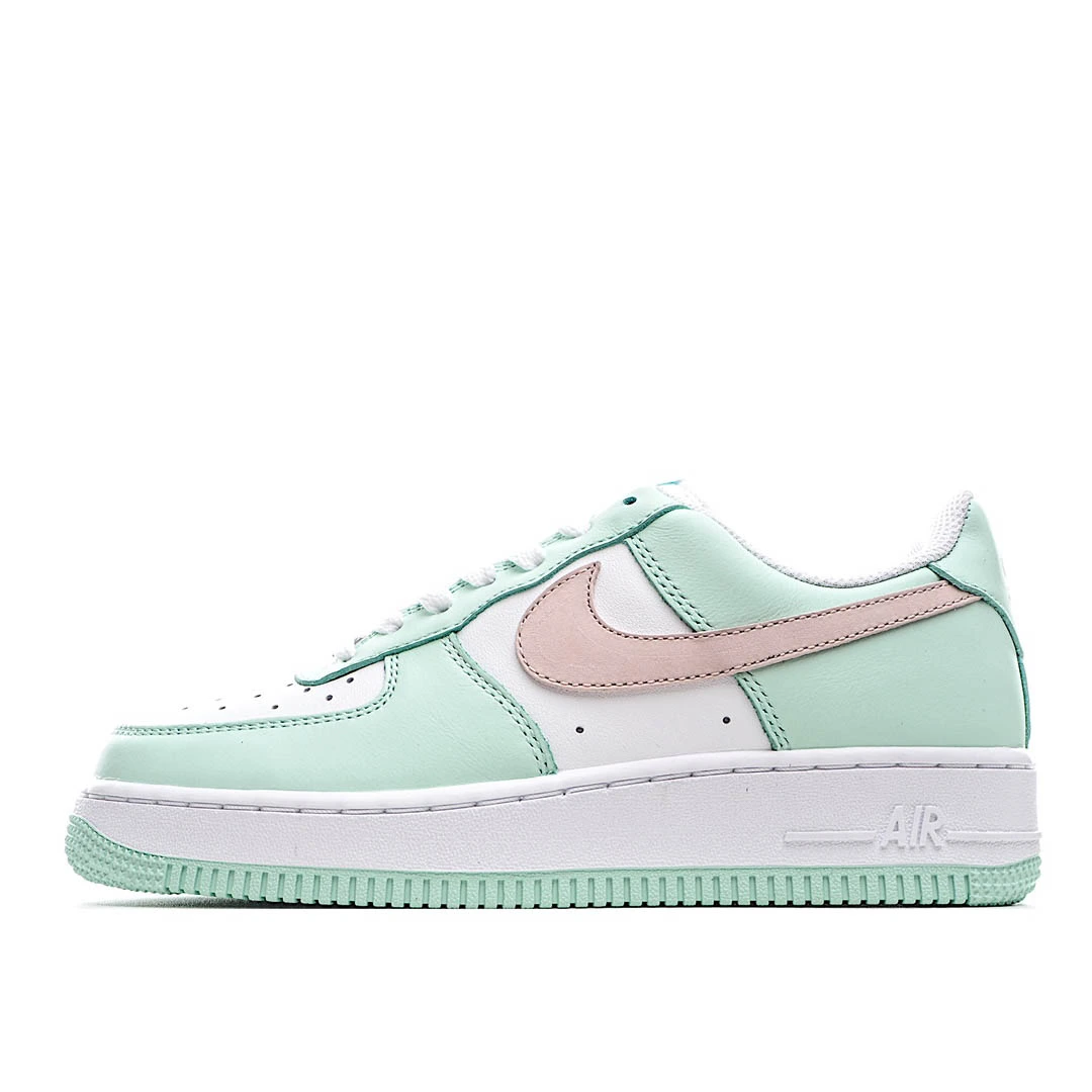 Nike Air Force 1 07 Low Low Top Sneakers