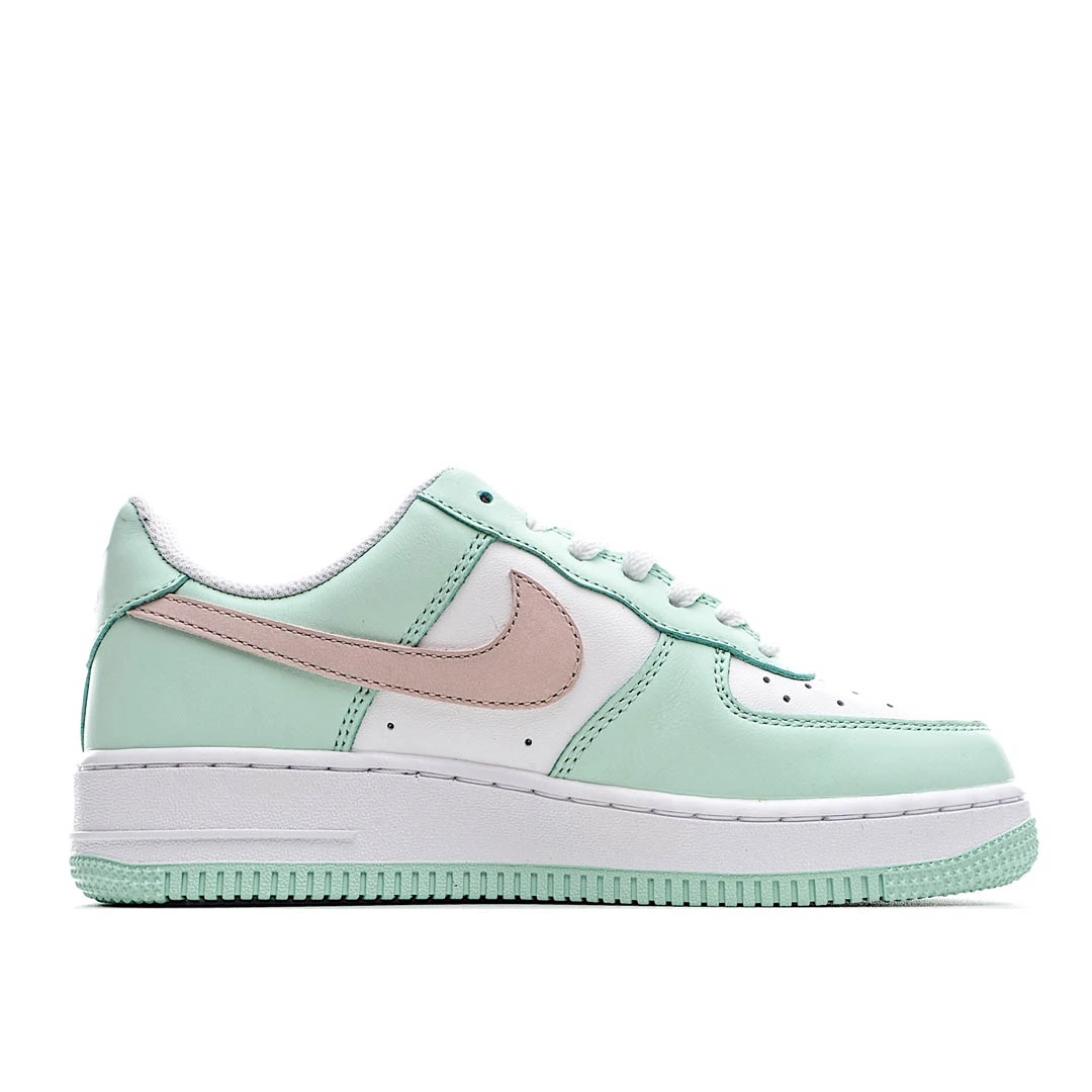 Nike Air Force 1 07 Low Low Top Sneakers