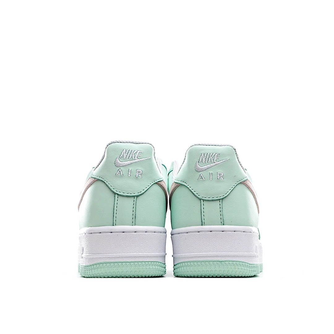 Nike Air Force 1 07 Low Low Top Sneakers