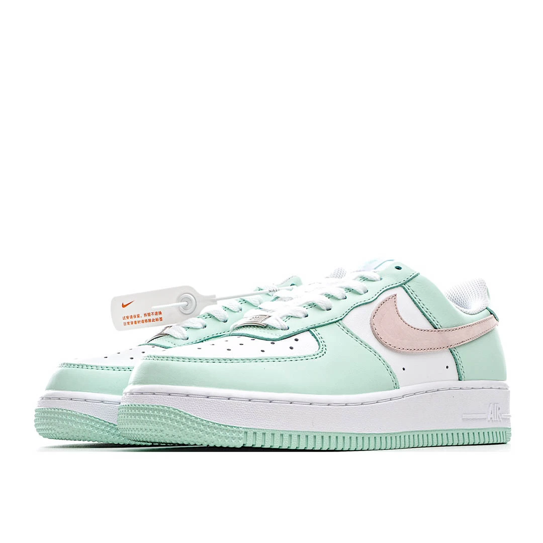 Nike Air Force 1 07 Low Low Top Sneakers