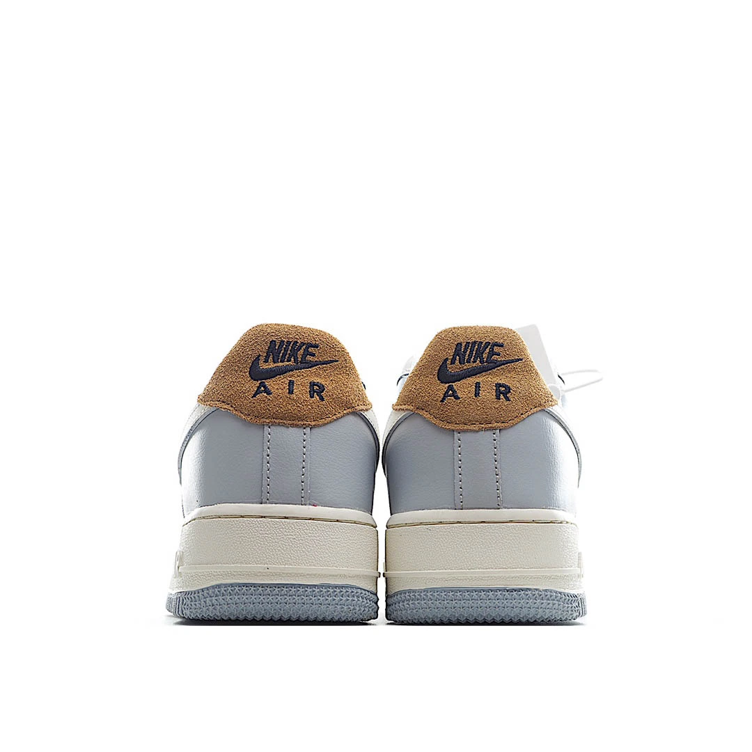 Nike Air Force 1 07 Low Low Top Sneakers