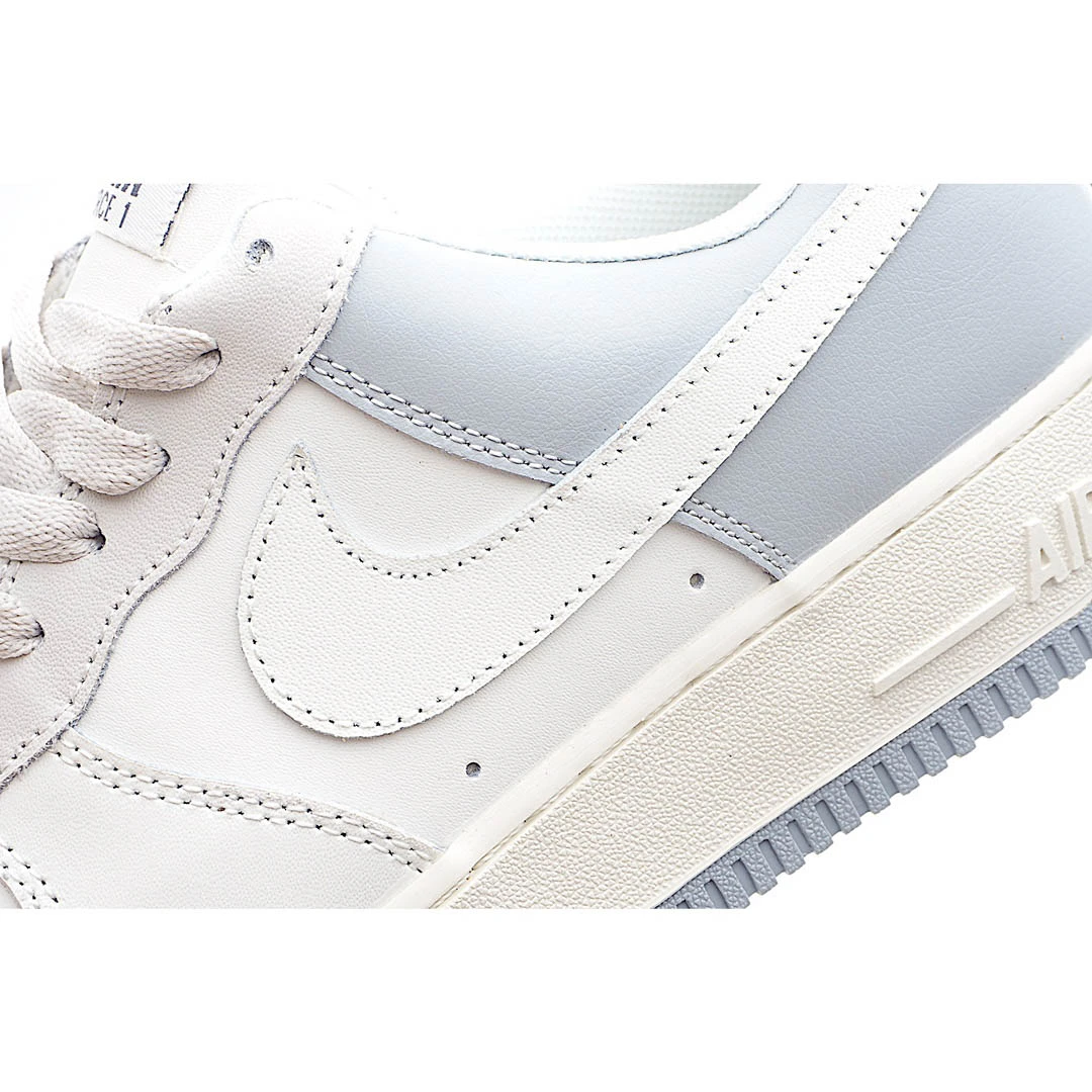 Nike Air Force 1 07 Low Low Top Sneakers