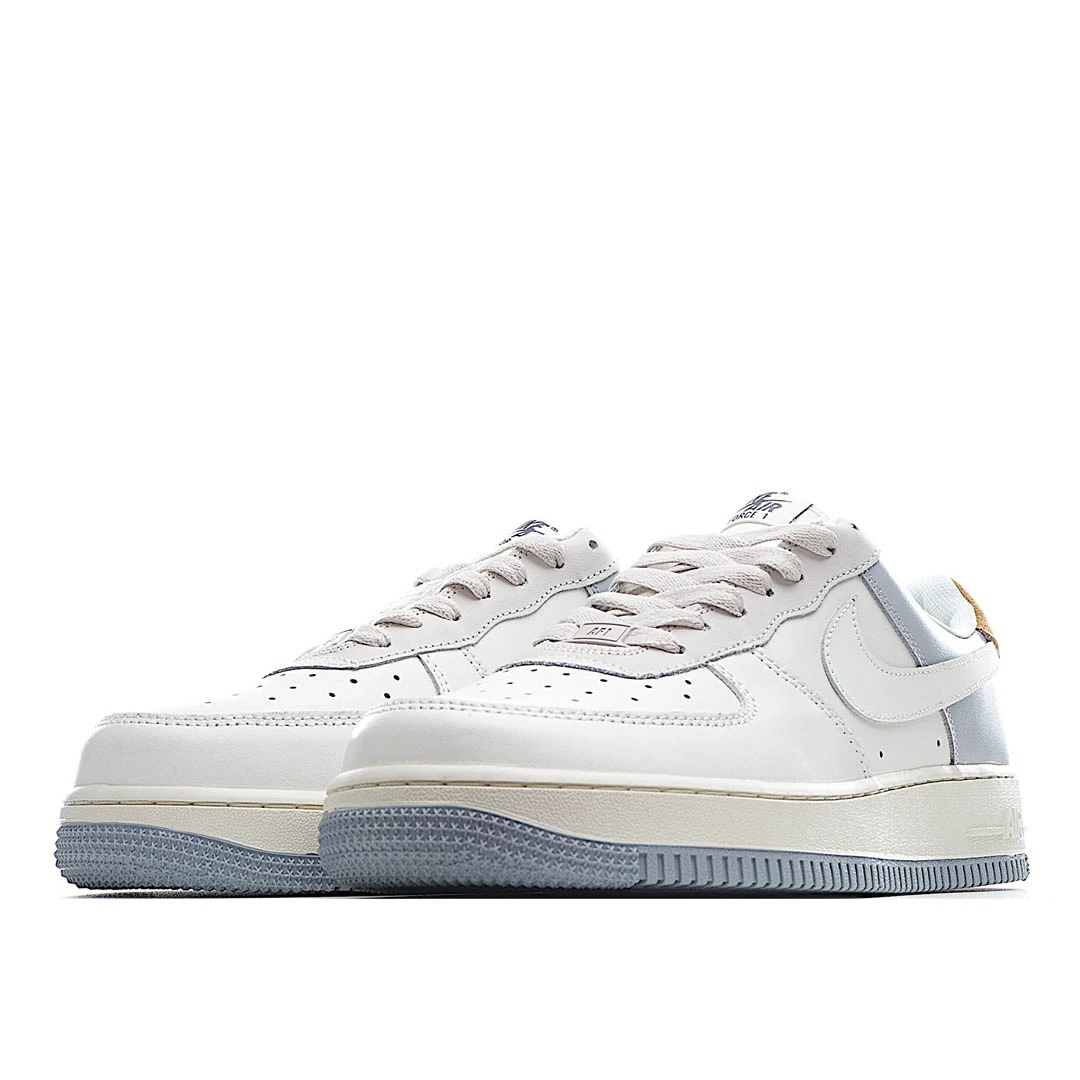 Nike Air Force 1 07 Low Low Top Sneakers