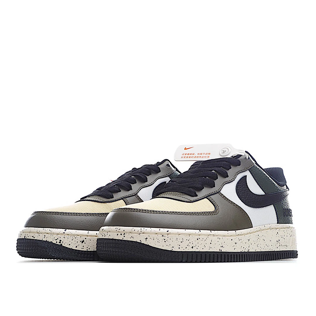 Nike Air Force 1 07 Low Top Sneakers