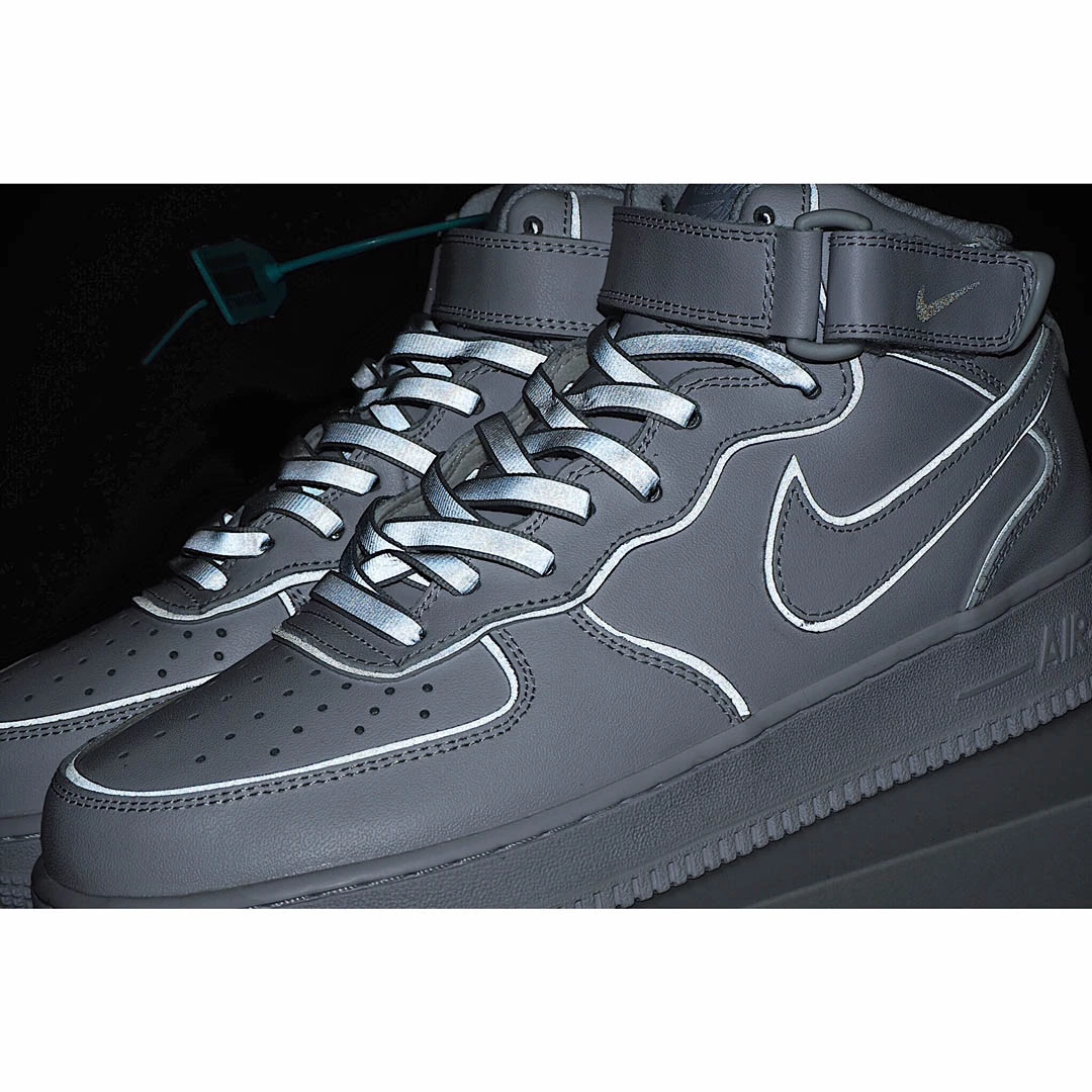 Nike Air Force 1 07 Low Top Sneakers