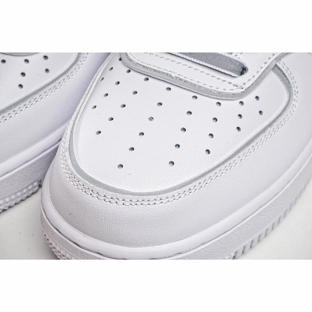 Nike Air Force 1 07 Low Top Sneakers