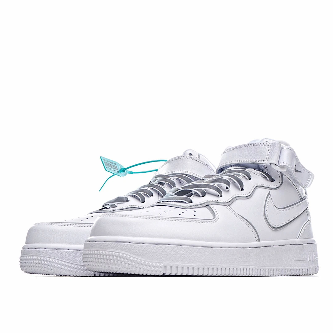 Nike Air Force 1 07 Low Top Sneakers