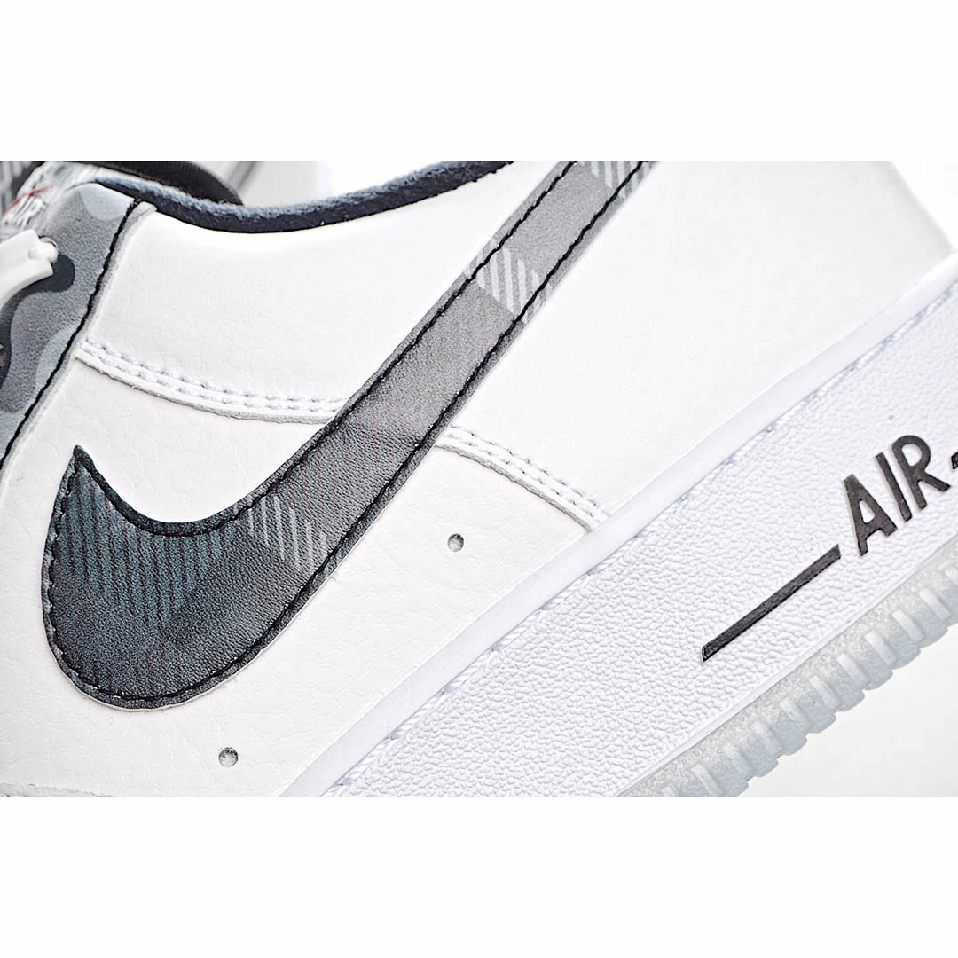 Nike Air Force 1 07 LV8 Sneakers