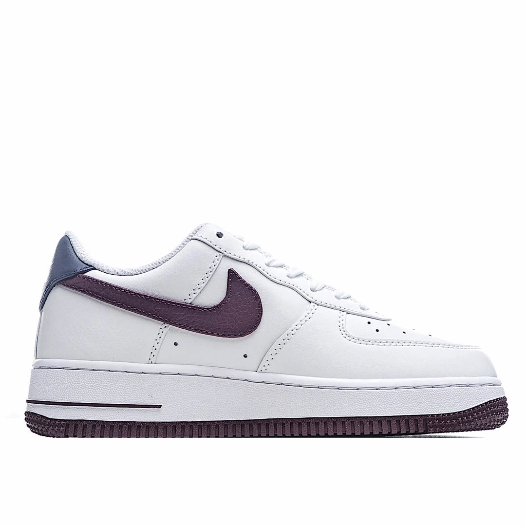 Nike Air Force 1 07 White and Green Low Top