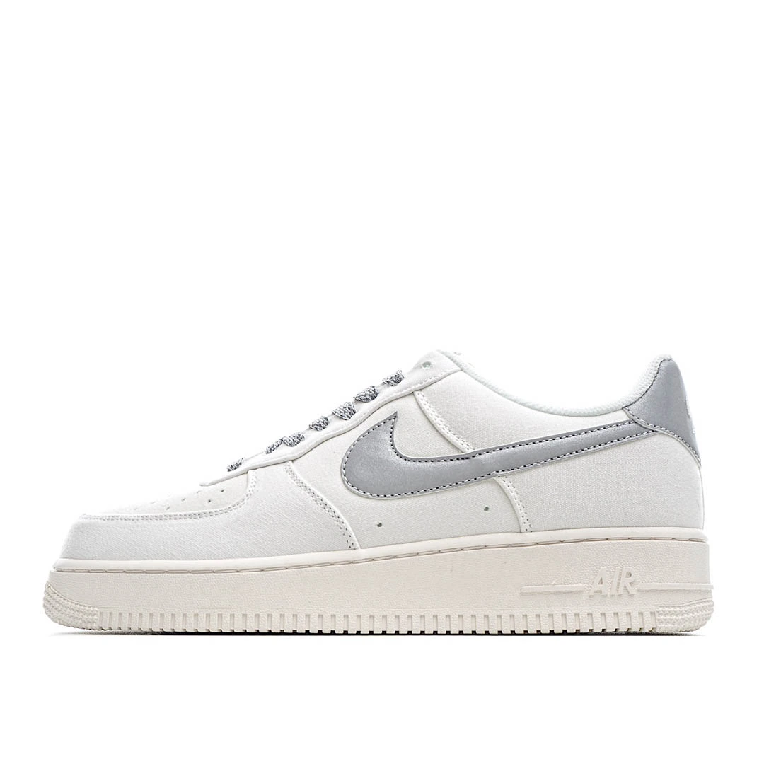 Nike Womens Air Force 1 07 SEWhite/Light Aqua Low Top Sneakers