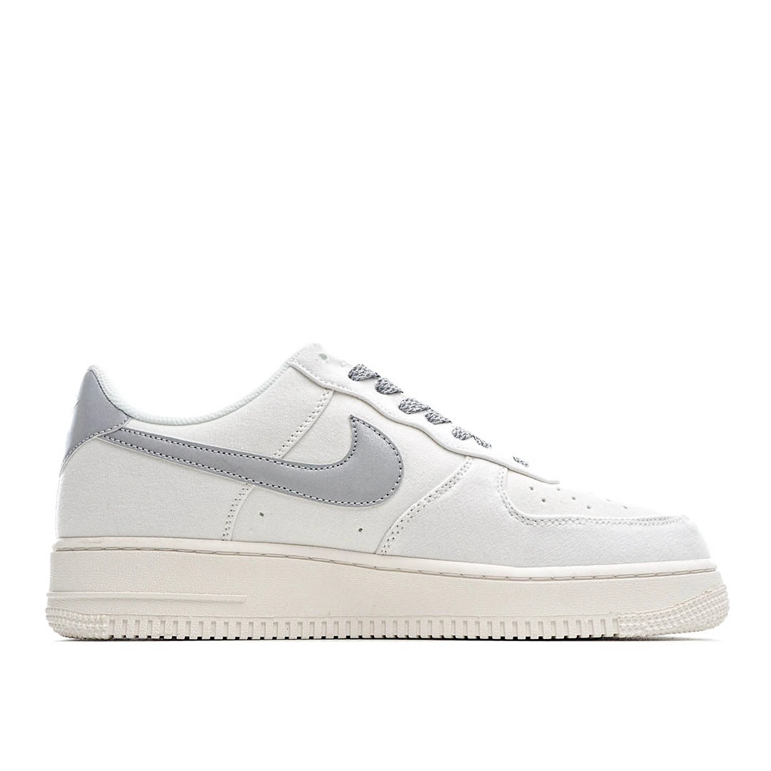 Nike Womens Air Force 1 07 SEWhite/Light Aqua Low Top Sneakers