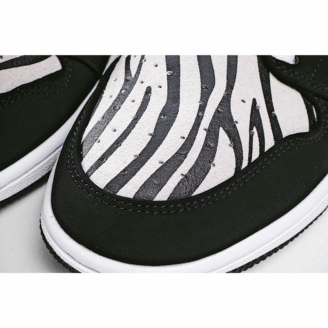 Air Jordan 1 Low GS Zebra