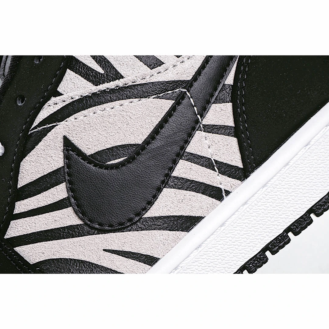 Air Jordan 1 Low GS Zebra