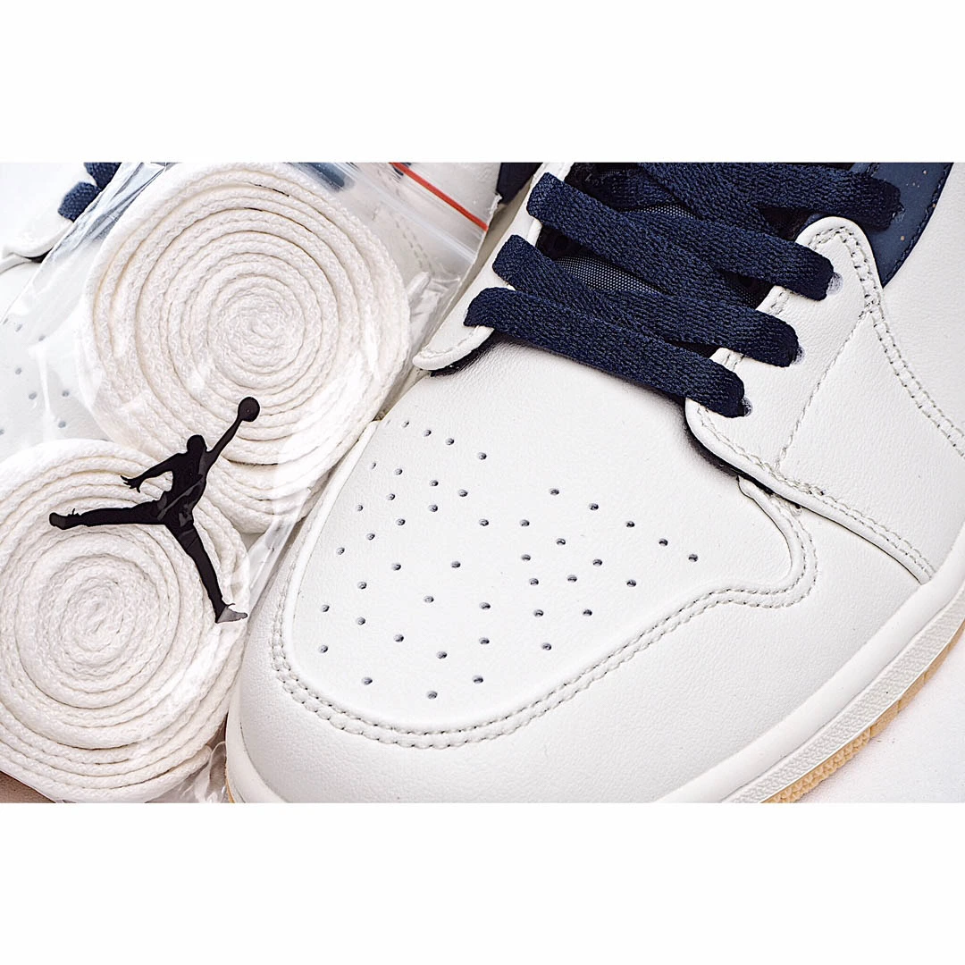 Air Jordan 1 Mid Jeter