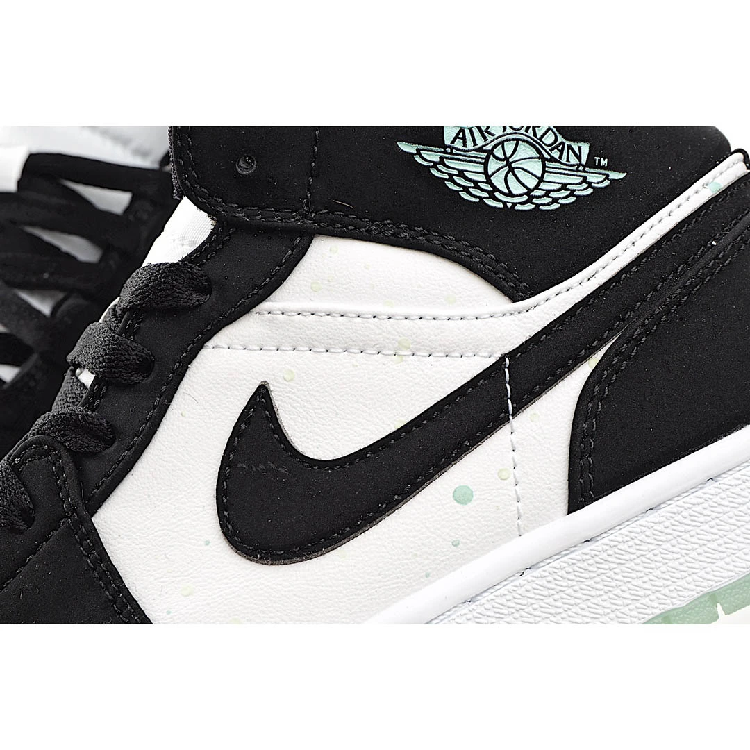 Air Jordan 1 Mid SE GS Glow in the Dark Panda