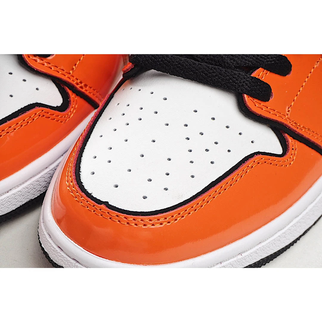 Air Jordan 1 Mid SE Turf Orange