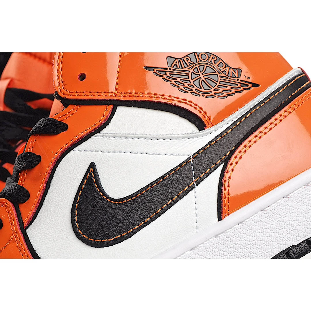 Air Jordan 1 Mid SE Turf Orange