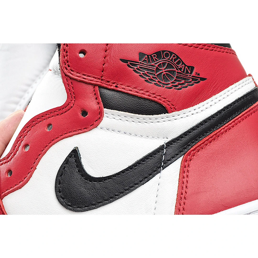 Air Jordan 1 Retro High OG Chicago 2015