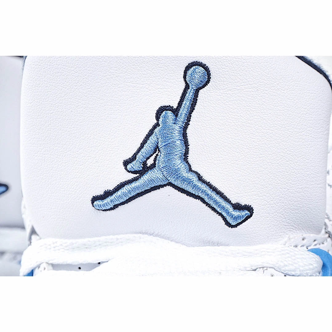 Air Jordan 3 Retro UNC